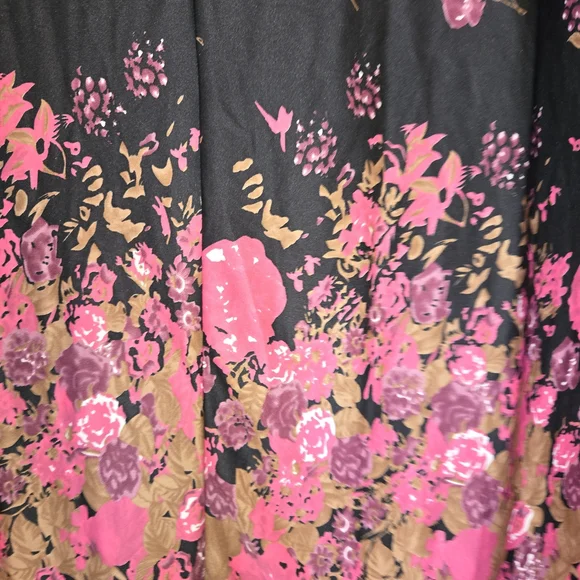 Easy Essentials- Black and Pink- Floral- Maxi- 3/4 Zip- Lounge Dress- 3X - Picture 2 of 9